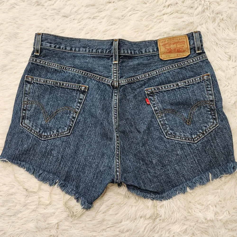 Levi's Women's Medium Blue Denim Raw Hem High Rise 505 Shorts. Size 36 - Picture 2 of 9